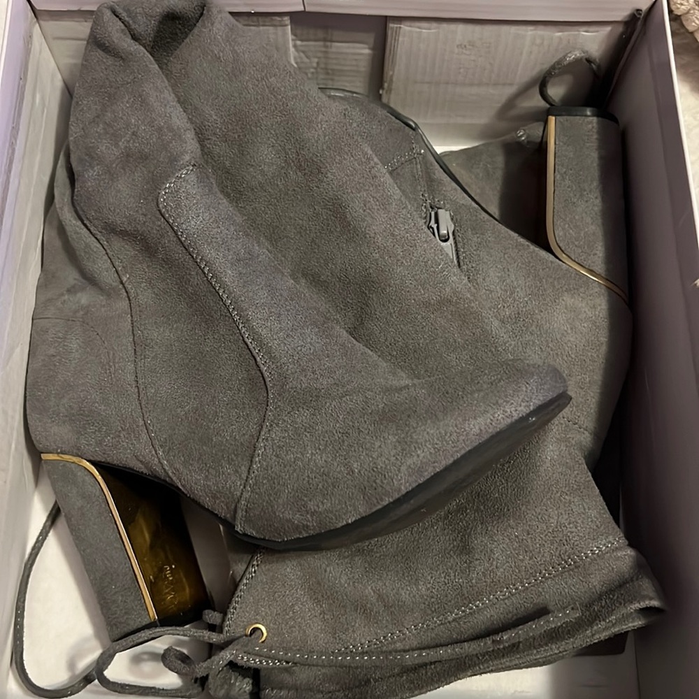 Knee high fashion nova boots size 7 never worn